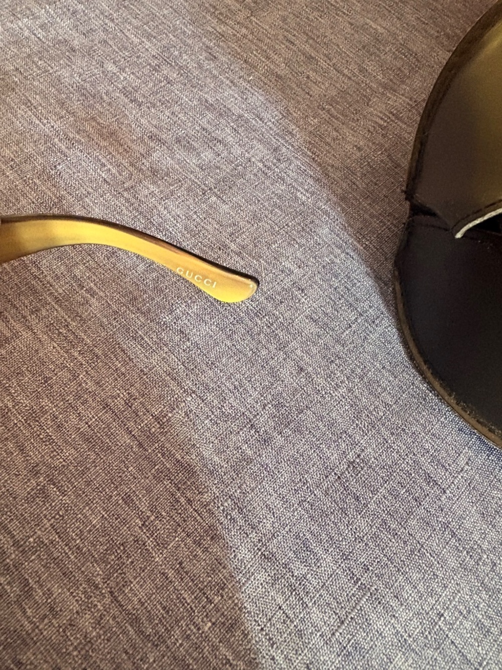 Gucci Hysteria Oversized Gold Logo Sunglasses - Picture 6 of 6